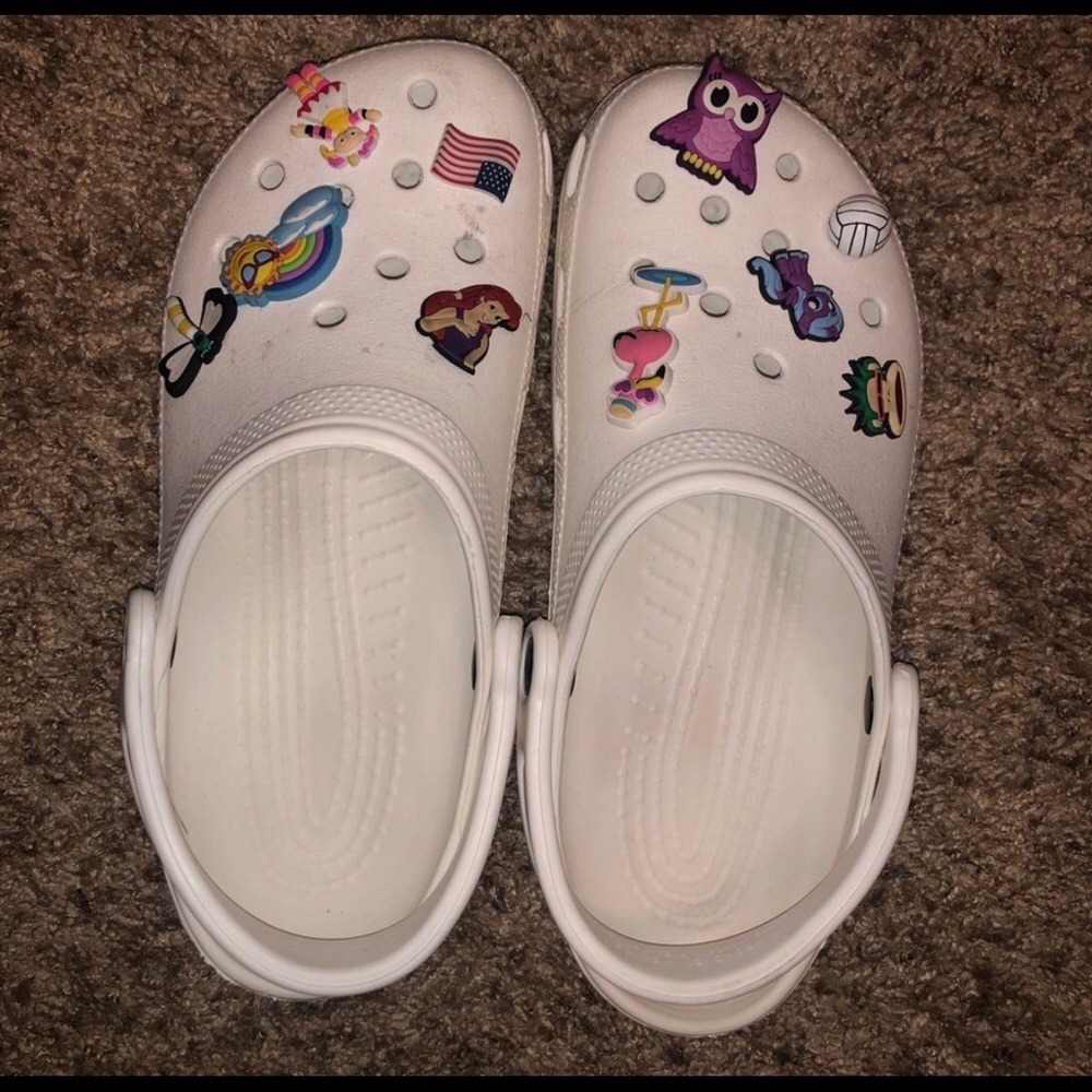 White crocs w/ Jibbits
